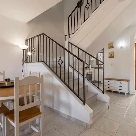 Apartment Tropicana Townhouse, 2 Bedroom Next To The Pool Nerja