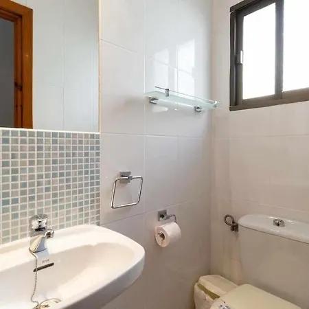 Tropicana Townhouse, 2 Bedroom Next To The Pool Apartment