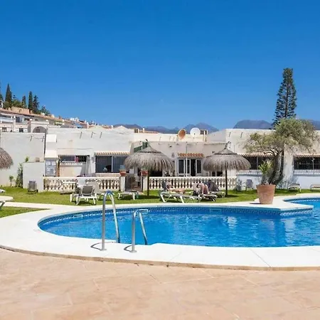 Tropicana Townhouse, 2 Bedroom Next To The Pool Apartment *