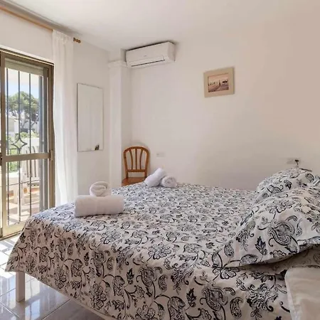Tropicana Townhouse, 2 Bedroom Next To The Pool Apartment