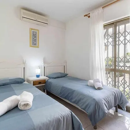 Tropicana Townhouse, 2 Bedroom Next To The Pool * Nerja
