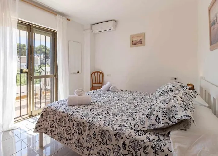 Tropicana Townhouse, 2 Bedroom Apartment